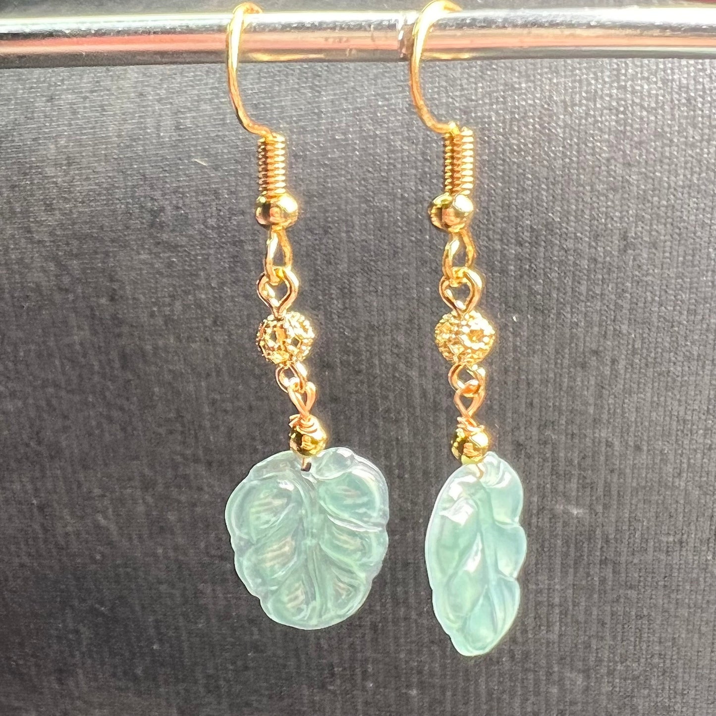 Natürlicher Jadeit, transparente Blatt-Ohrhänger aus Jade mit vergoldeter Öse, Burma-Jade, Güteklasse A, Jade-Ohrring, Jadeperlen, Schmuck, Geschenk für Sie