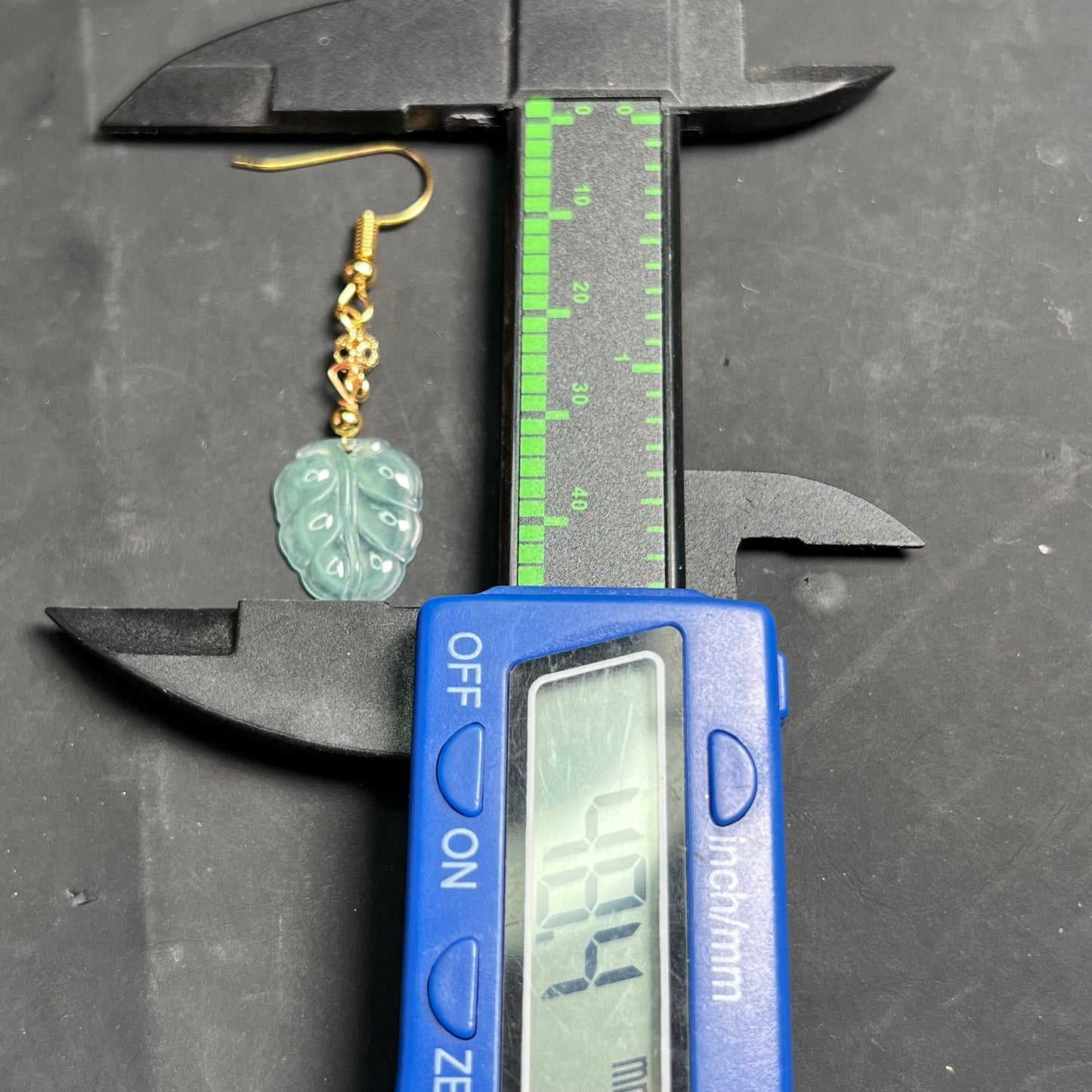 Natürlicher Jadeit, transparente Blatt-Ohrhänger aus Jade mit vergoldeter Öse, Burma-Jade, Güteklasse A, Jade-Ohrring, Jadeperlen, Schmuck, Geschenk für Sie