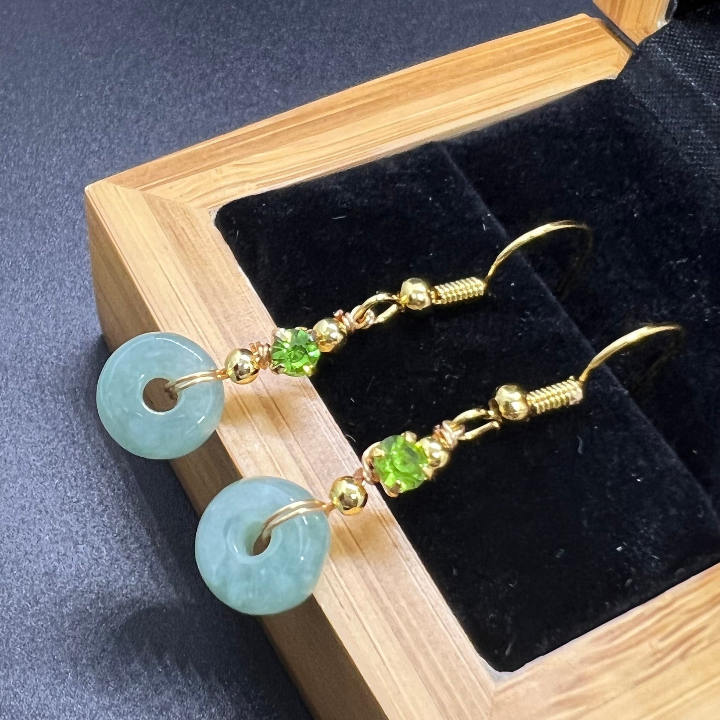 Natürliche Jadeit Donut Ohrhänger Jade Ohrringe mit vergoldeter Öse Burma Jade Grade A Jade Earbob Jade lose Perlen Schmuck Geschenk für Sie