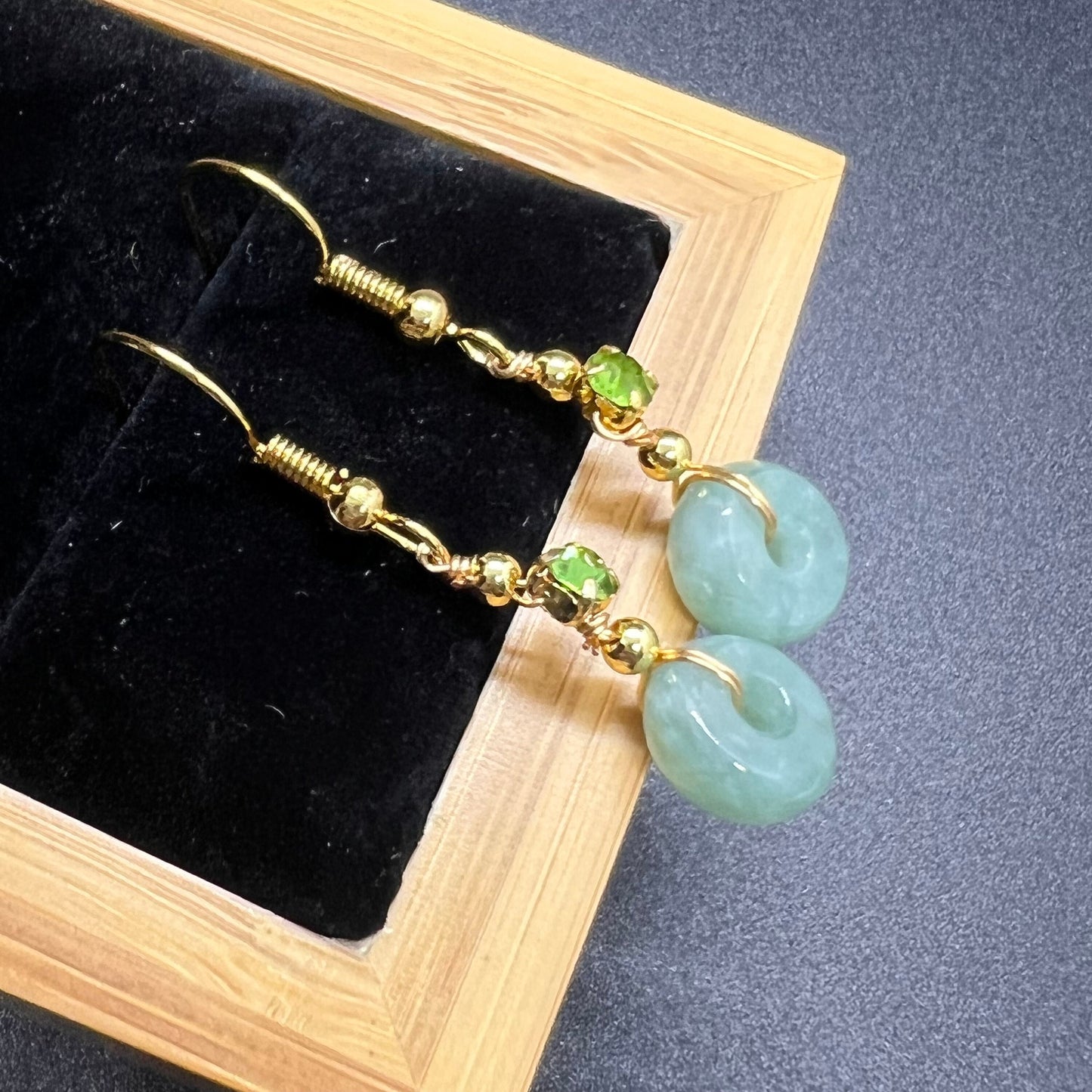 Natürliche Jadeit Donut Ohrhänger Jade Ohrringe mit vergoldeter Öse Burma Jade Grade A Jade Earbob Jade lose Perlen Schmuck Geschenk für Sie