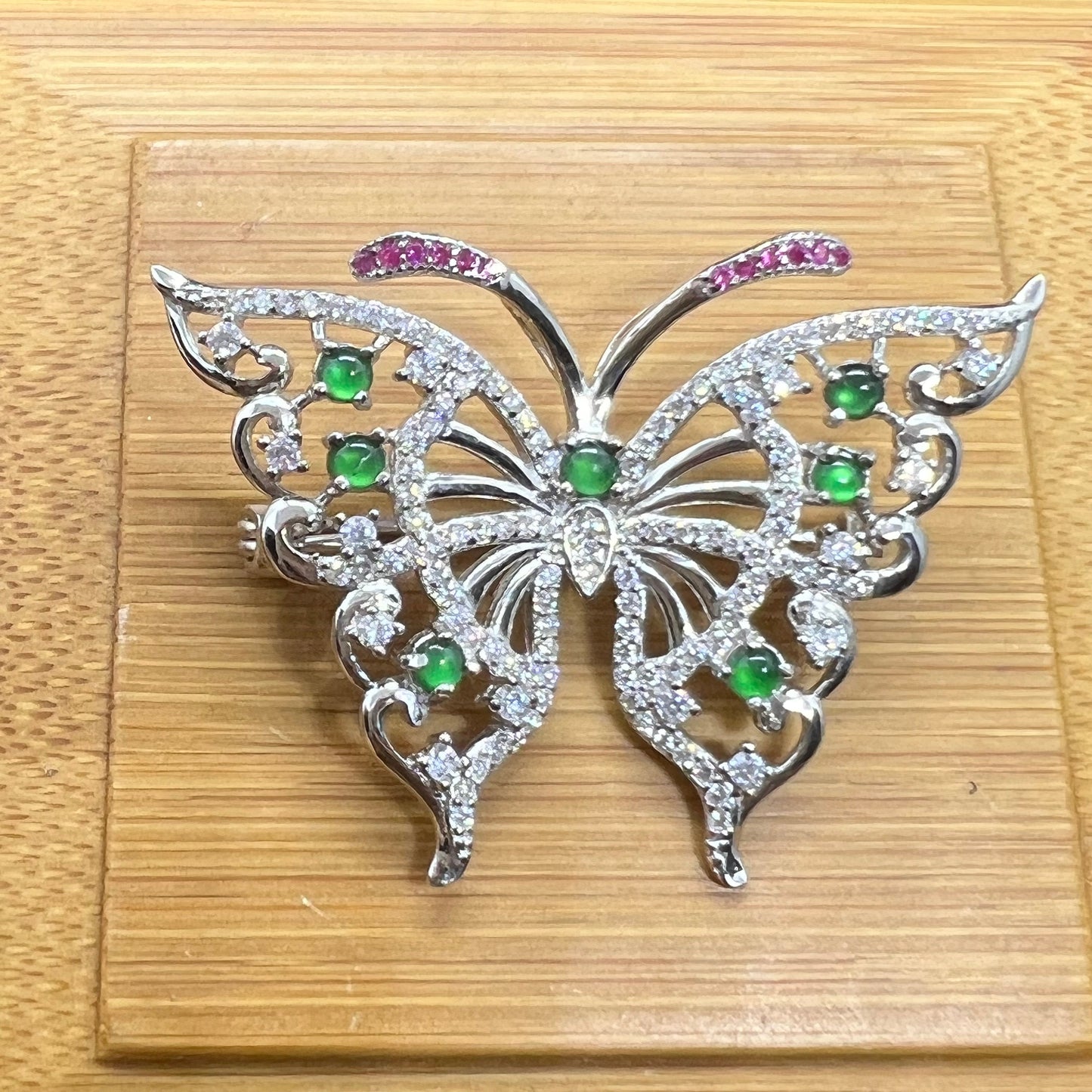 Natürliche Jadeit-Schmetterlingsbrosche, transparente Jade mit S925-Silberbügel, Burma-Jade, Güteklasse A, lose Perlen, Brustnadel, Schmuckgeschenk für Sie