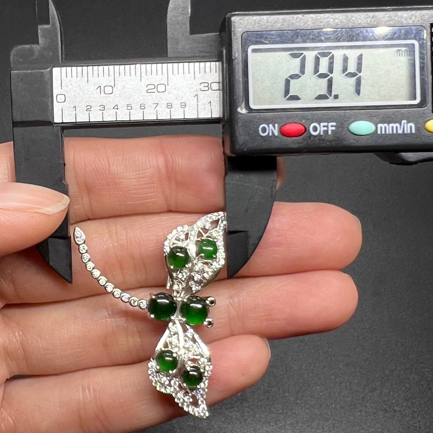 Pfauenbrosche aus natürlichem Jadeit, transparente Jade mit S925-Klammer, Burma-Jade, Güteklasse A, lose Perlen, Brustnadel, Schmuckgeschenk für Sie