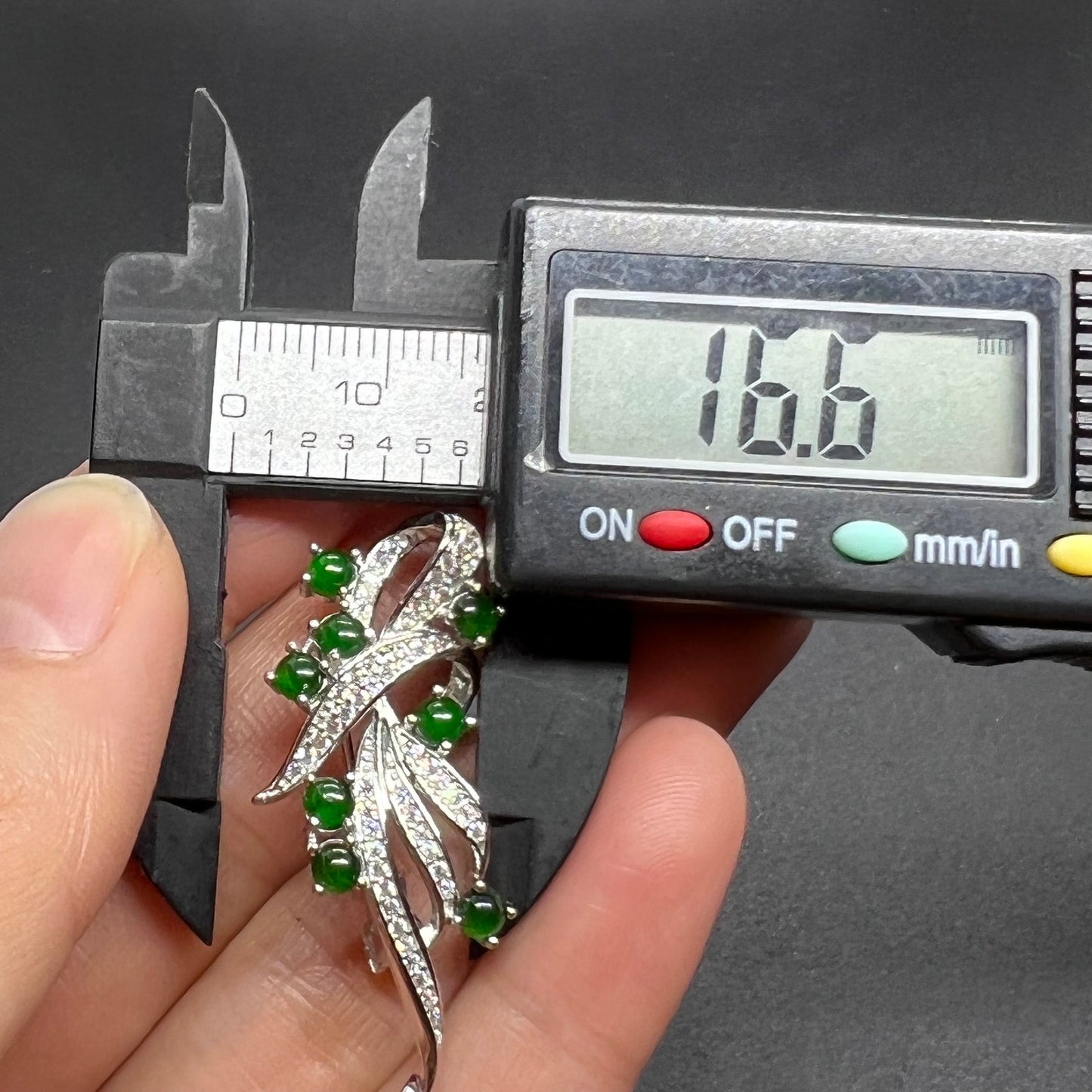 Natürliche Jadeit-Brosche, transparente Jade mit S925-Klammer, Burma-Jade, Güteklasse A, lose Perlen, Brustnadel, Schmuck, Geschenk für Sie