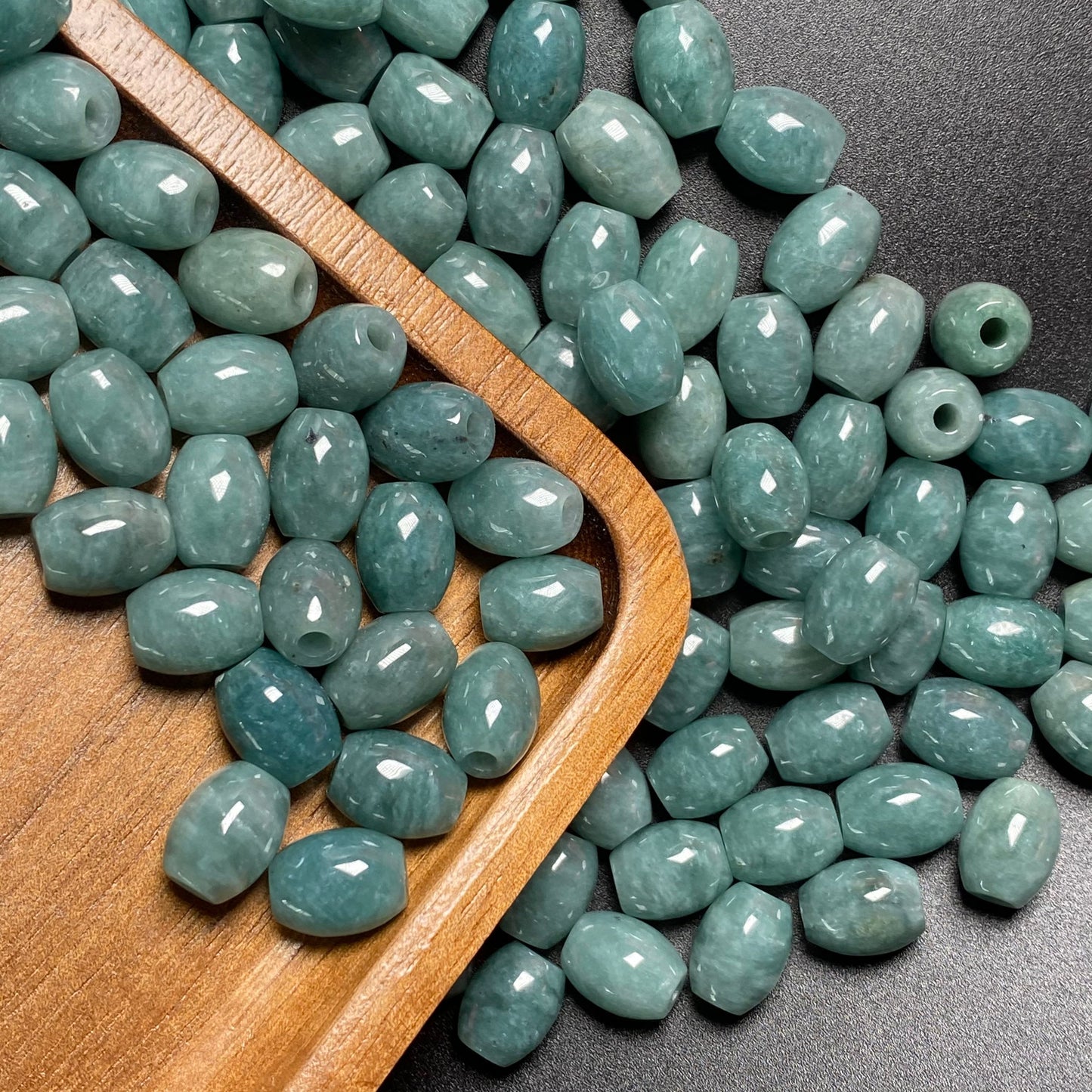 Natürlicher 9,5 mm ovaler guatemaltekischer Jadeit, helltransluzent, blau, Güteklasse A, DIY-Ohrringe, Perlen, Guatemala-Jade-Anhängerperle
