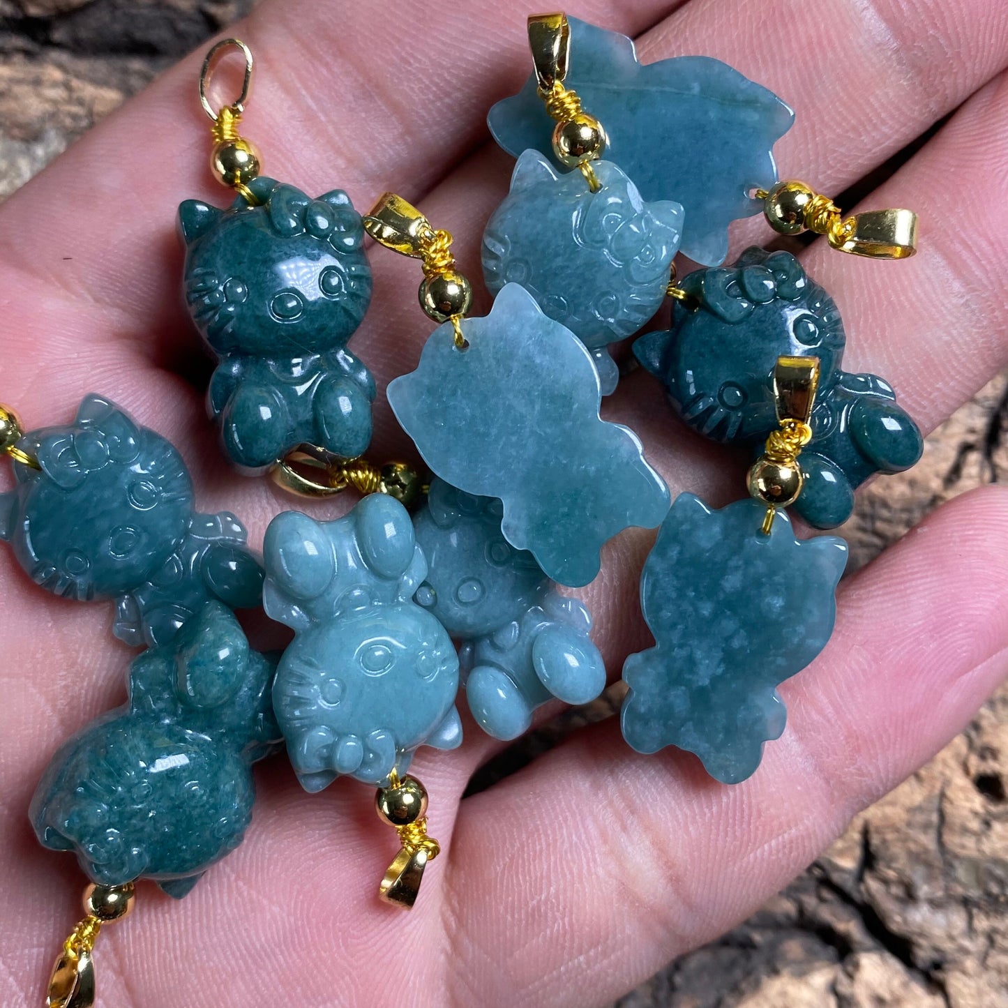 Grade A Jade Hello Cute Kitty Cat mit vergoldetem Ösenanhänger Natürliche blaugrüne Jade Burma Jadeit Perlen Cartoon Ohrringe Geschenk für Kind