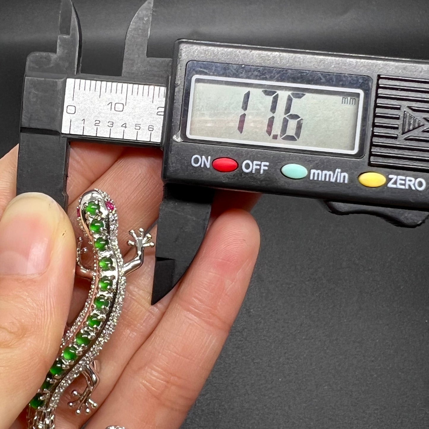 Pfauenbrosche aus natürlichem Jadeit, transparente Jade mit S925-Klammer, Burma-Jade, Güteklasse A, lose Perlen, Brustnadel, Schmuckgeschenk für Sie