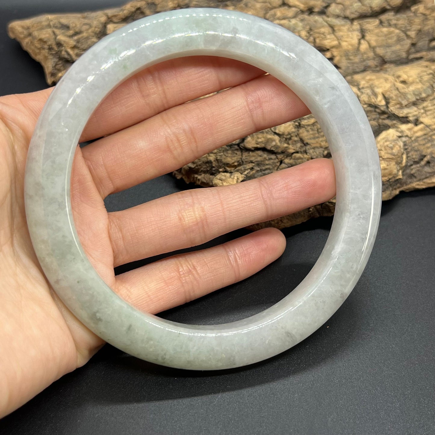 Riesiger 74,4 mm großer, natürlicher, grüner Jade-Armreif der Güteklasse A, großer runder Armreif aus Burma-Jadeit, Damenarmband, Typ-A-Stein, kleiner Hand-Frauen-Armreif, 翡翠飘花手镯