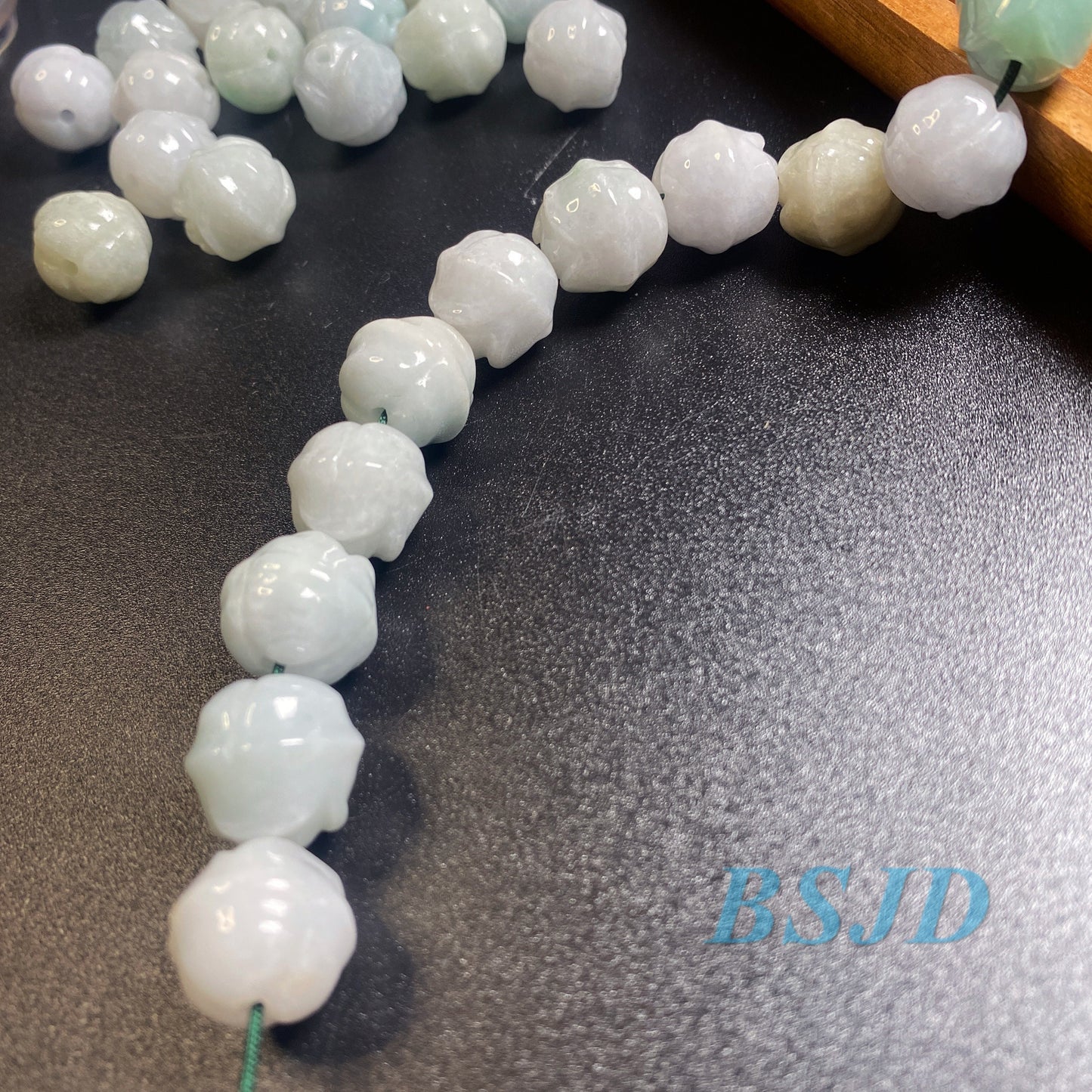 100 Stück Grade A Jade 10 mm Rose Form Typ A Stein Burma Jade grün Jadeit burmesische Perlen Perle handgeschnitzt, Myanmar Jadeit DIY Ohrringe 翡翠A货