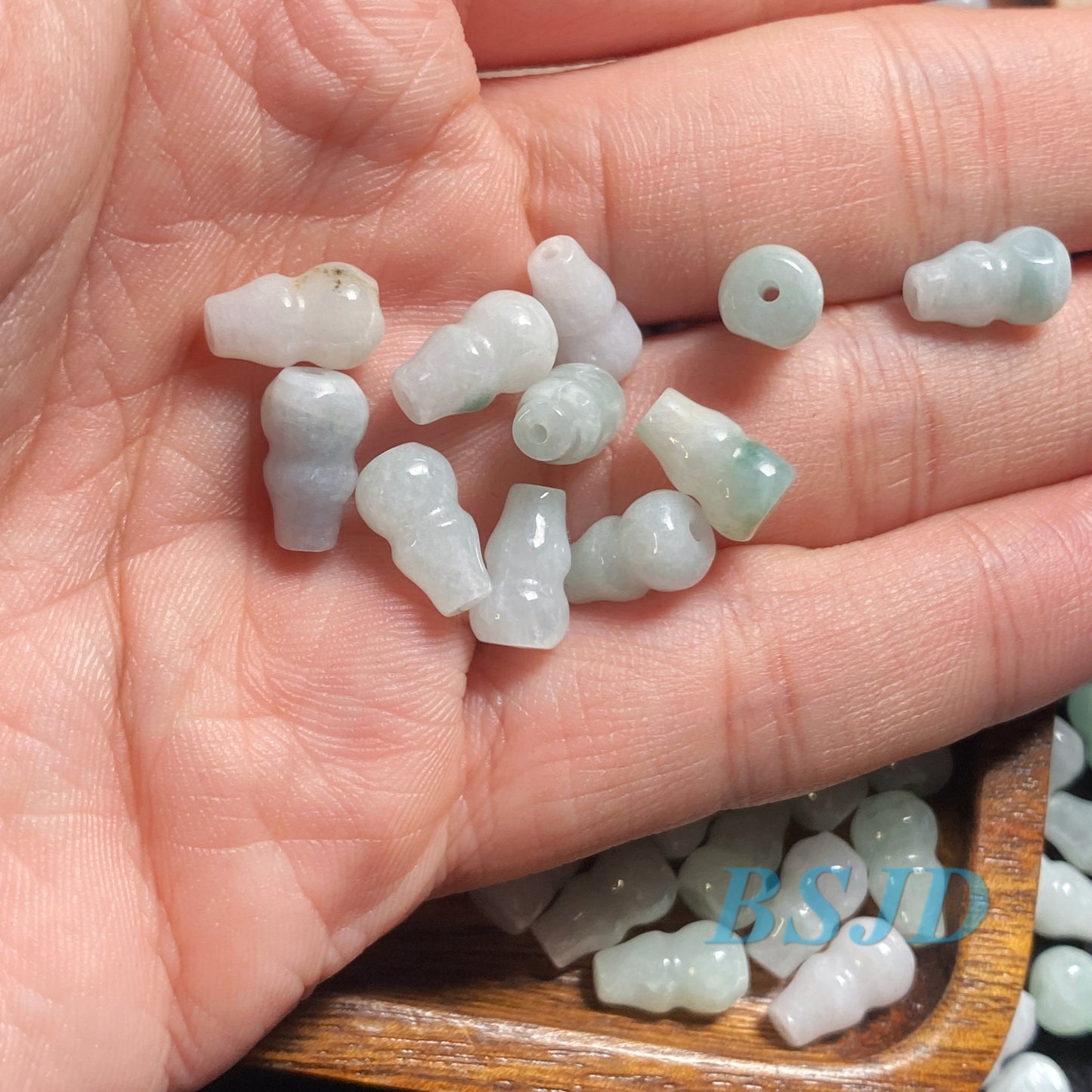 100 STÜCK (Großhandel) 6*9mm Cucurbit Form Grade A ICY Jade Burma Flache Rundheit Perlen Perle Chinesisch geschnitzt, Myanmar Jadeit grüne Jadeware