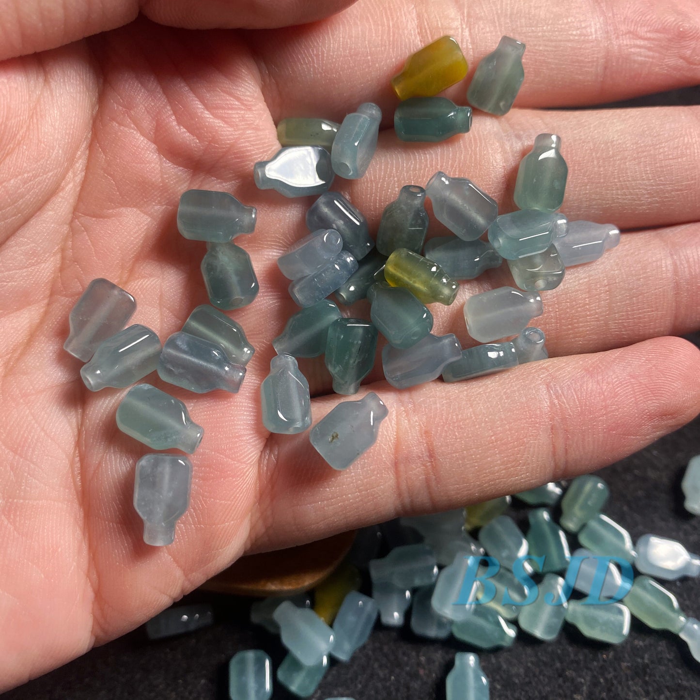 Natürliche süße Wasserflasche aus guatemaltekischem Jadeit, leicht durchscheinend, blau, Güteklasse A, DIY-Ohrringe, Perlen aus Guatemala-Jade-Anhängerperle