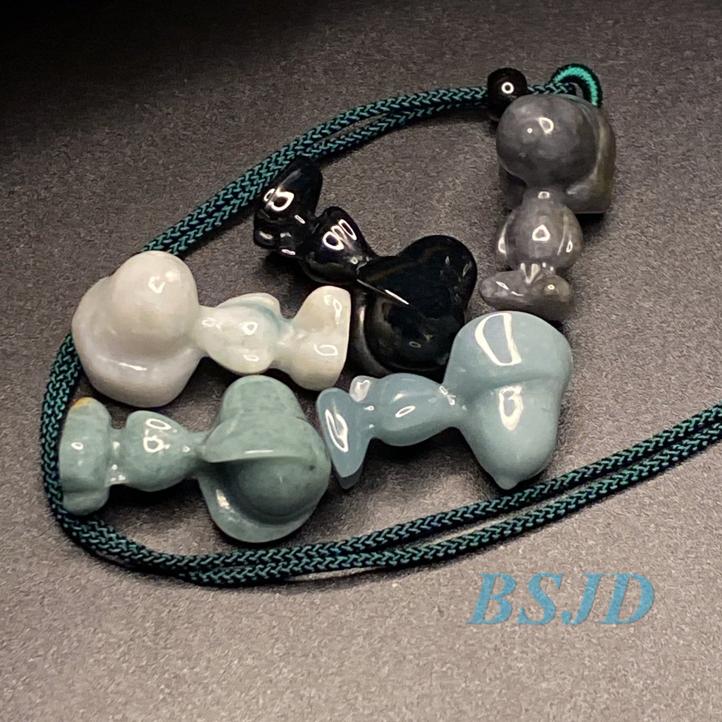 Natürlicher schwarzer Jadeit 3D süßer Welpe Snoopy guatemaltekischer Jadeit Cartoon Ohrringe Grade A Jade DIY Anhänger Kind Jade Geschenk