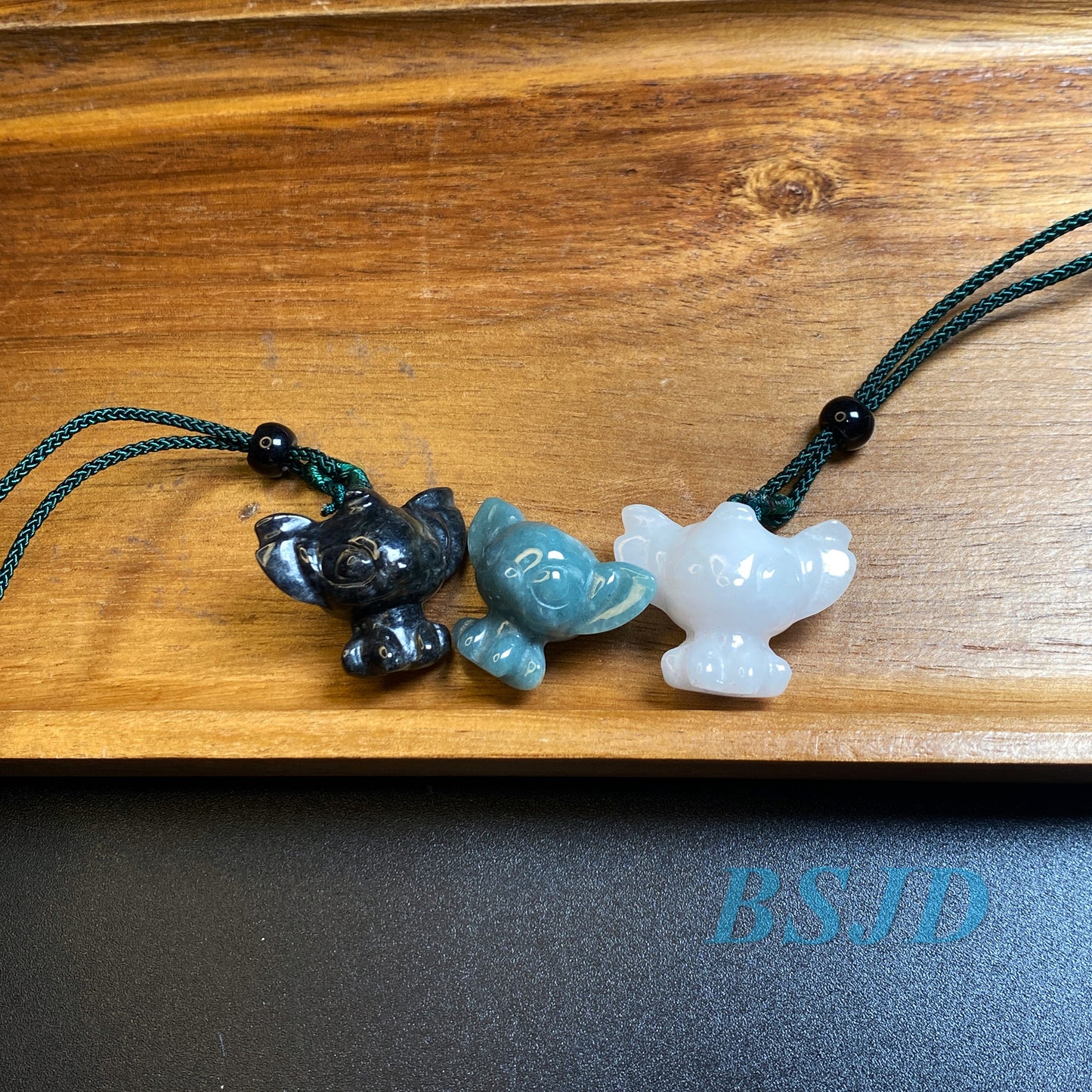 Natur Weiß Schwarz WEIß Grade A Jade Jadeit 3D Cartoon Stitch Ohrringe Perle handgeschnitzt Myanmar Jade Anhänger Halskette Jade Geschenk