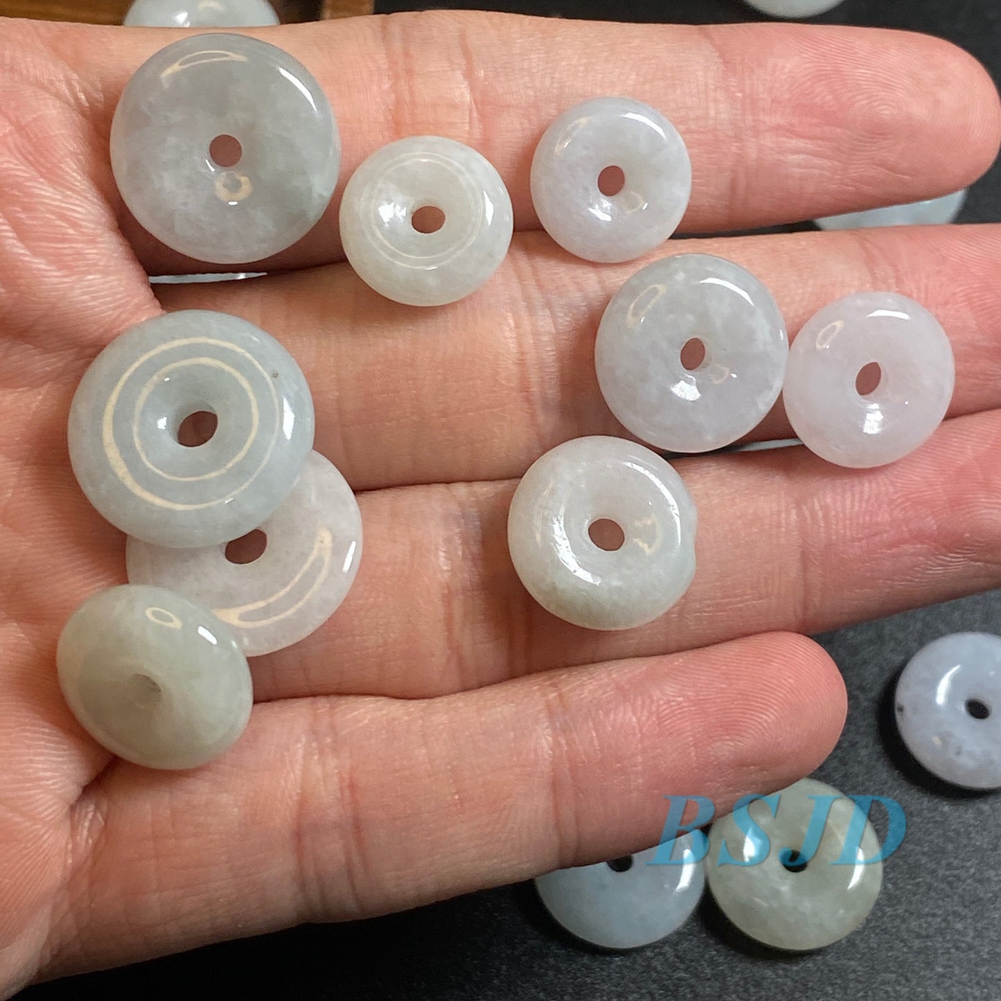 30 Stück kleiner Donut-Anhänger, natürliche grüne Jade der Güteklasse A, ICE-Jadeit-Donut-Perlen, Kind-Baby-Dame-Ohrringe, Spacer, Burma, Myanmar-Jade, 翡翠A货 平安扣