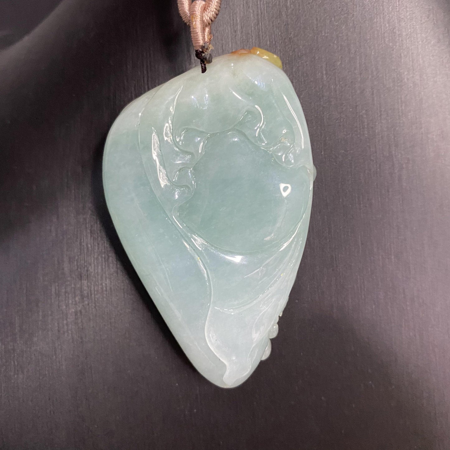 Natural Yellow Grade A jade Hand pieces Massage Hand craved Natural Green Jadeite BEADS Pendant Gemstone A stone