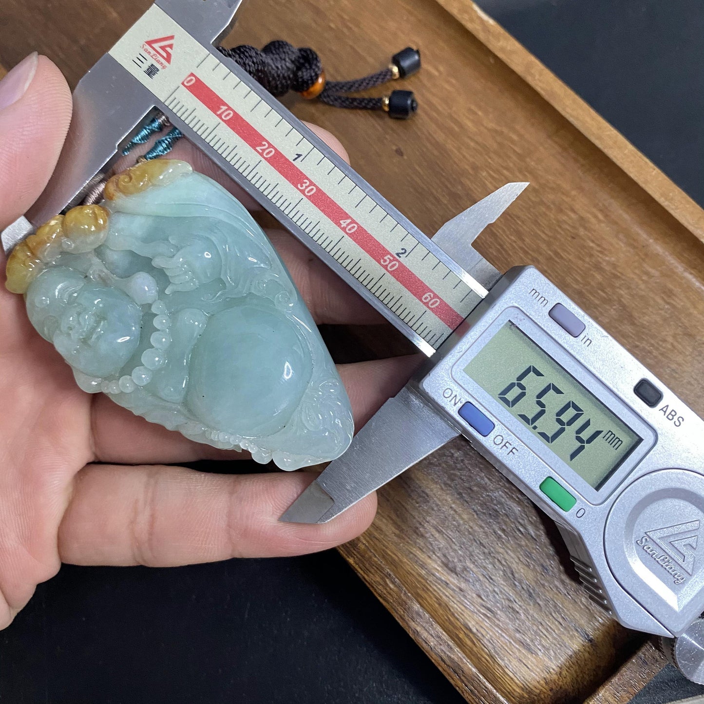 Natural Yellow Grade A jade Hand pieces Massage Hand craved Natural Green Jadeite BEADS Pendant Gemstone A stone
