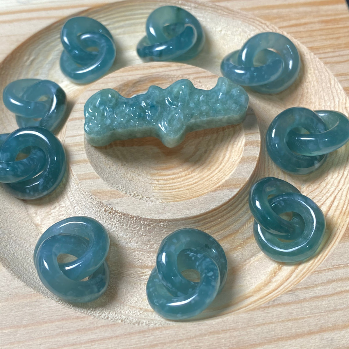 Große Lochperlen Natürlicher guatemaltekischer Jadeit Helldurchscheinende blaue Jade der Güteklasse A DIY-Ohrringe Perle Guatemala-Jade-Anhängerperle