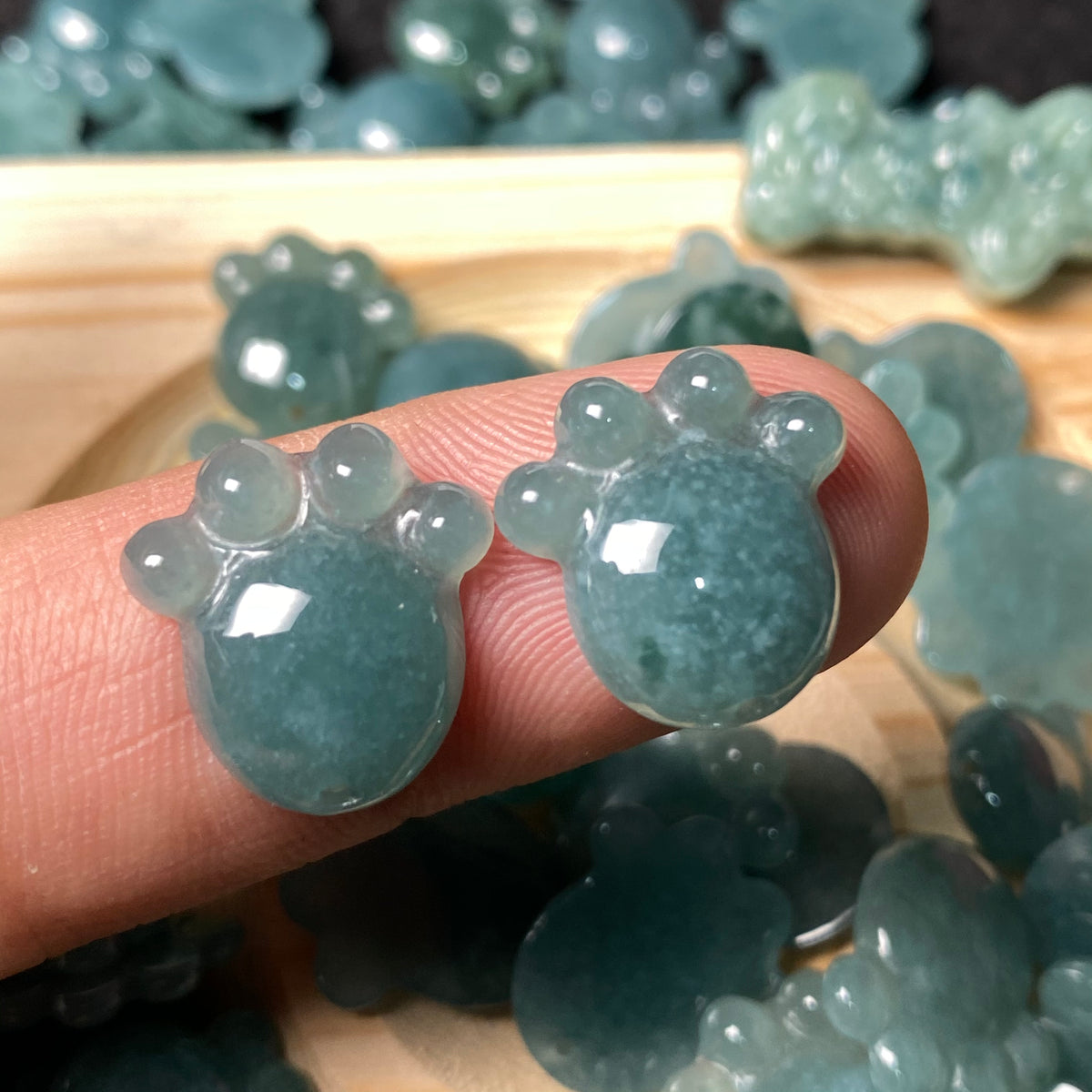 Große Lochperlen Natürlicher guatemaltekischer Jadeit Helldurchscheinende blaue Jade der Güteklasse A DIY-Ohrringe Perle Guatemala-Jade-Anhängerperle