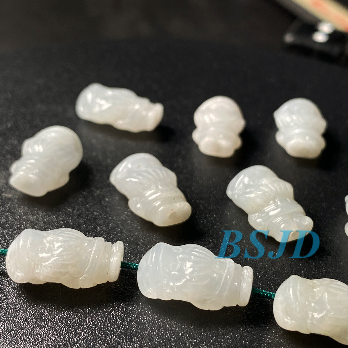 Große Lochperlen Natürlicher guatemaltekischer Jadeit Helldurchscheinende blaue Jade der Güteklasse A DIY-Ohrringe Perle Guatemala-Jade-Anhängerperle