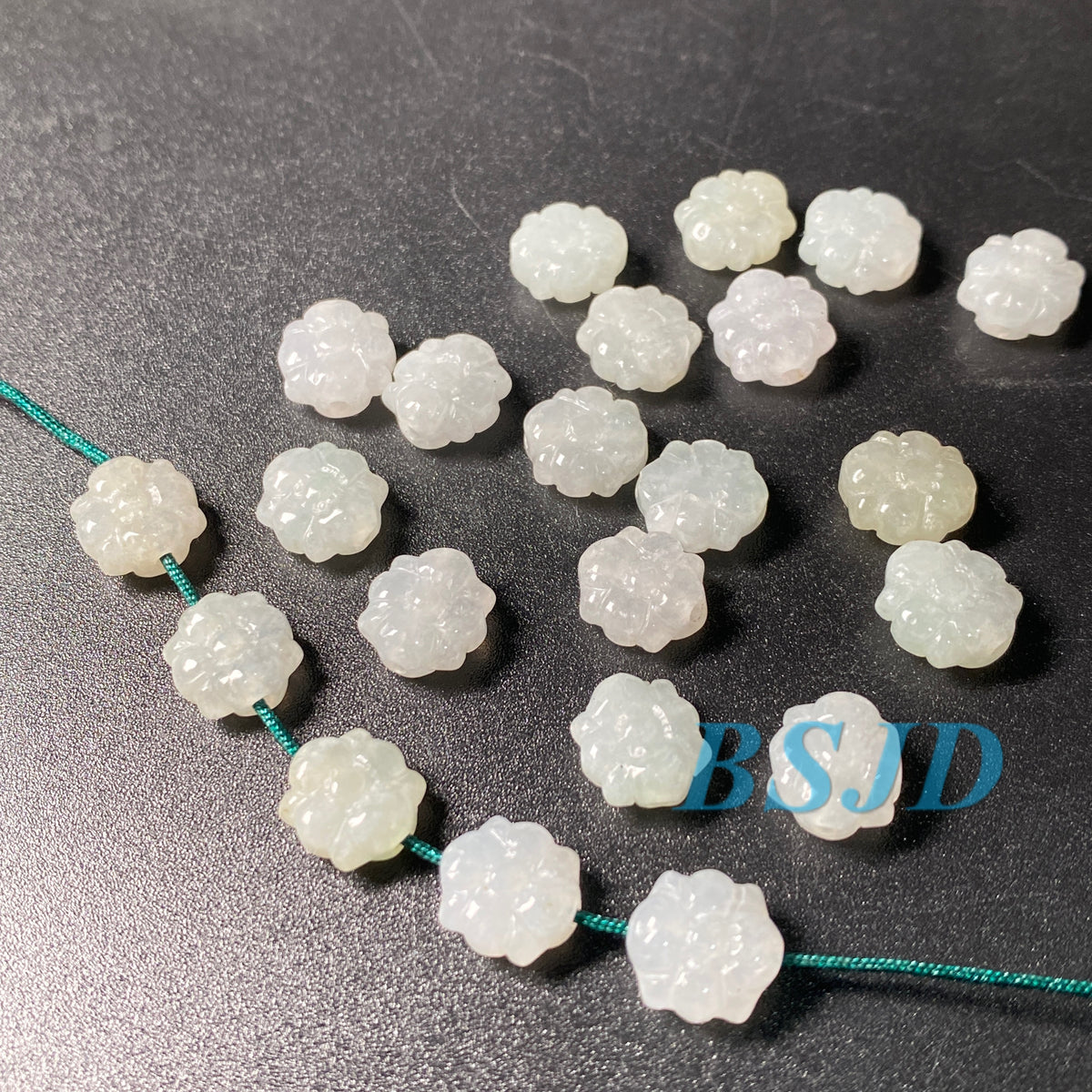 Große Lochperlen Natürlicher guatemaltekischer Jadeit Helldurchscheinende blaue Jade der Güteklasse A DIY-Ohrringe Perle Guatemala-Jade-Anhängerperle