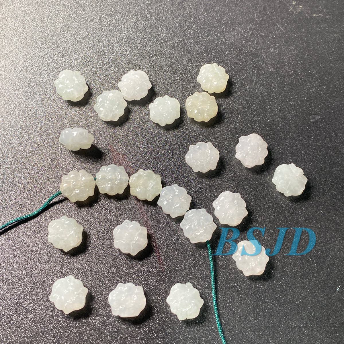Große Lochperlen Natürlicher guatemaltekischer Jadeit Helldurchscheinende blaue Jade der Güteklasse A DIY-Ohrringe Perle Guatemala-Jade-Anhängerperle