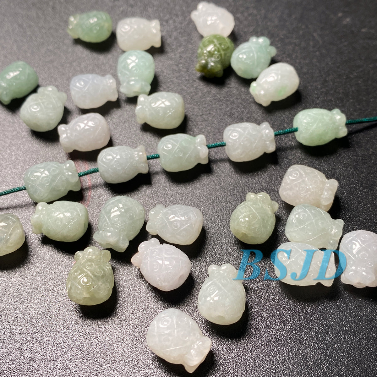 Große Lochperlen Natürlicher guatemaltekischer Jadeit Helldurchscheinende blaue Jade der Güteklasse A DIY-Ohrringe Perle Guatemala-Jade-Anhängerperle