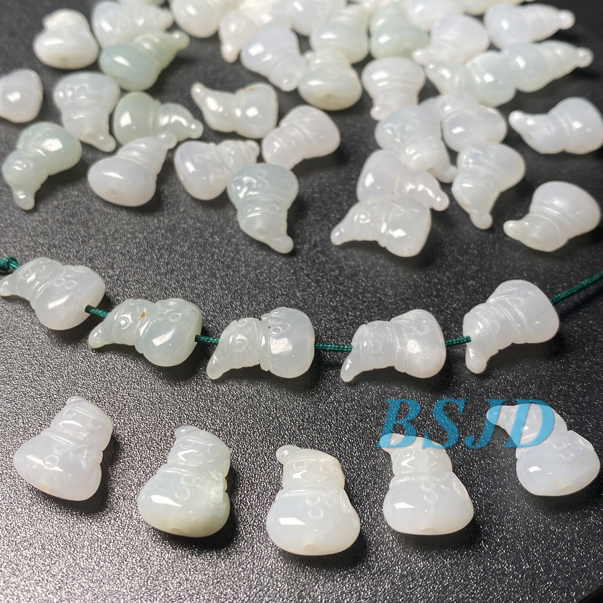Große Lochperlen Natürlicher guatemaltekischer Jadeit Helldurchscheinende blaue Jade der Güteklasse A DIY-Ohrringe Perle Guatemala-Jade-Anhängerperle