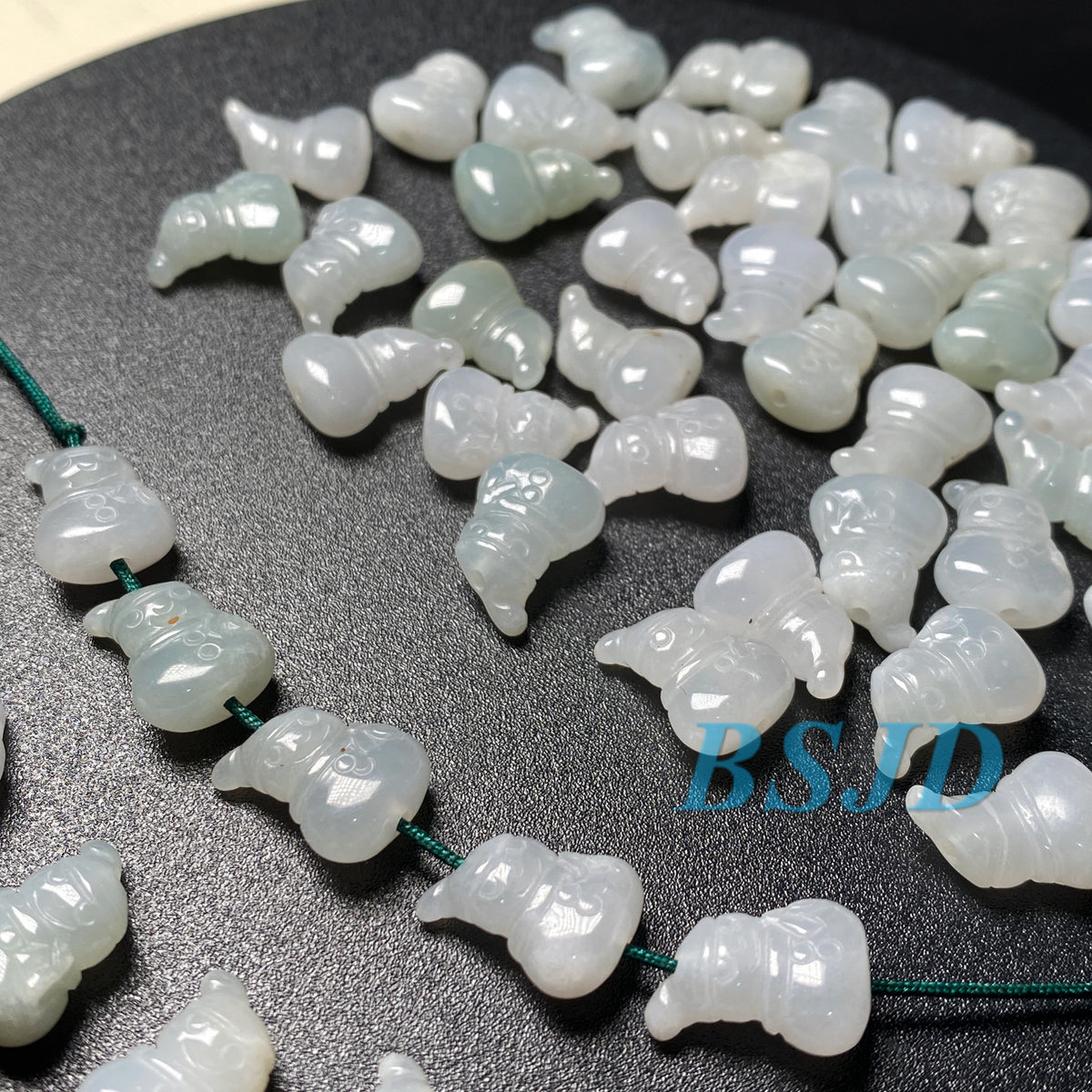 Große Lochperlen Natürlicher guatemaltekischer Jadeit Helldurchscheinende blaue Jade der Güteklasse A DIY-Ohrringe Perle Guatemala-Jade-Anhängerperle