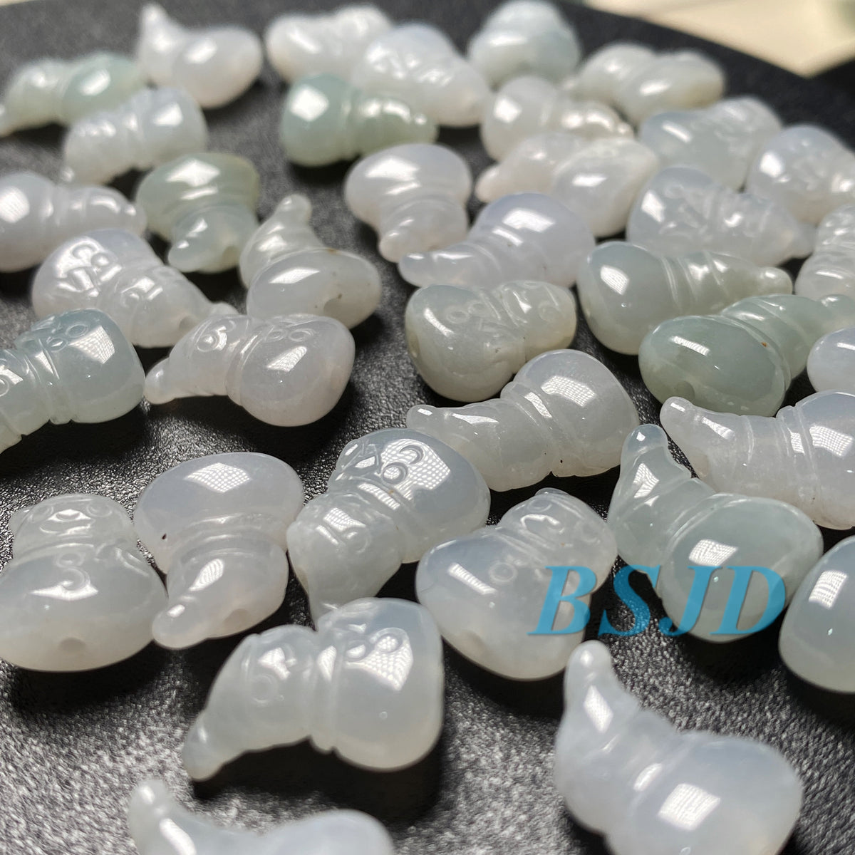 Große Lochperlen Natürlicher guatemaltekischer Jadeit Helldurchscheinende blaue Jade der Güteklasse A DIY-Ohrringe Perle Guatemala-Jade-Anhängerperle