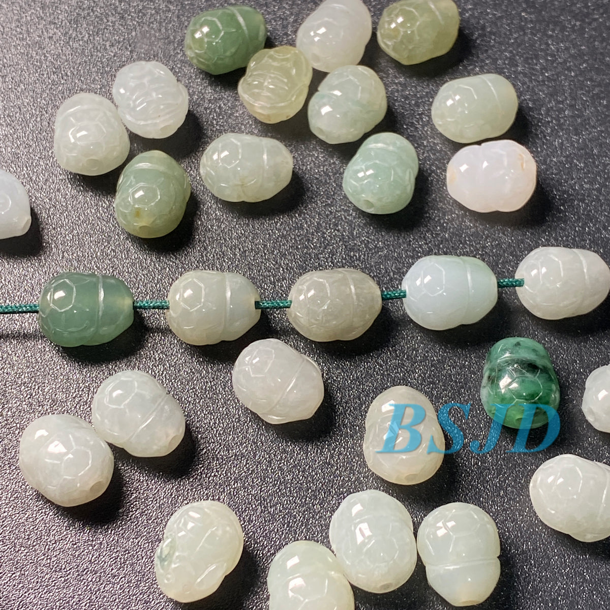 Große Lochperlen Natürlicher guatemaltekischer Jadeit Helldurchscheinende blaue Jade der Güteklasse A DIY-Ohrringe Perle Guatemala-Jade-Anhängerperle