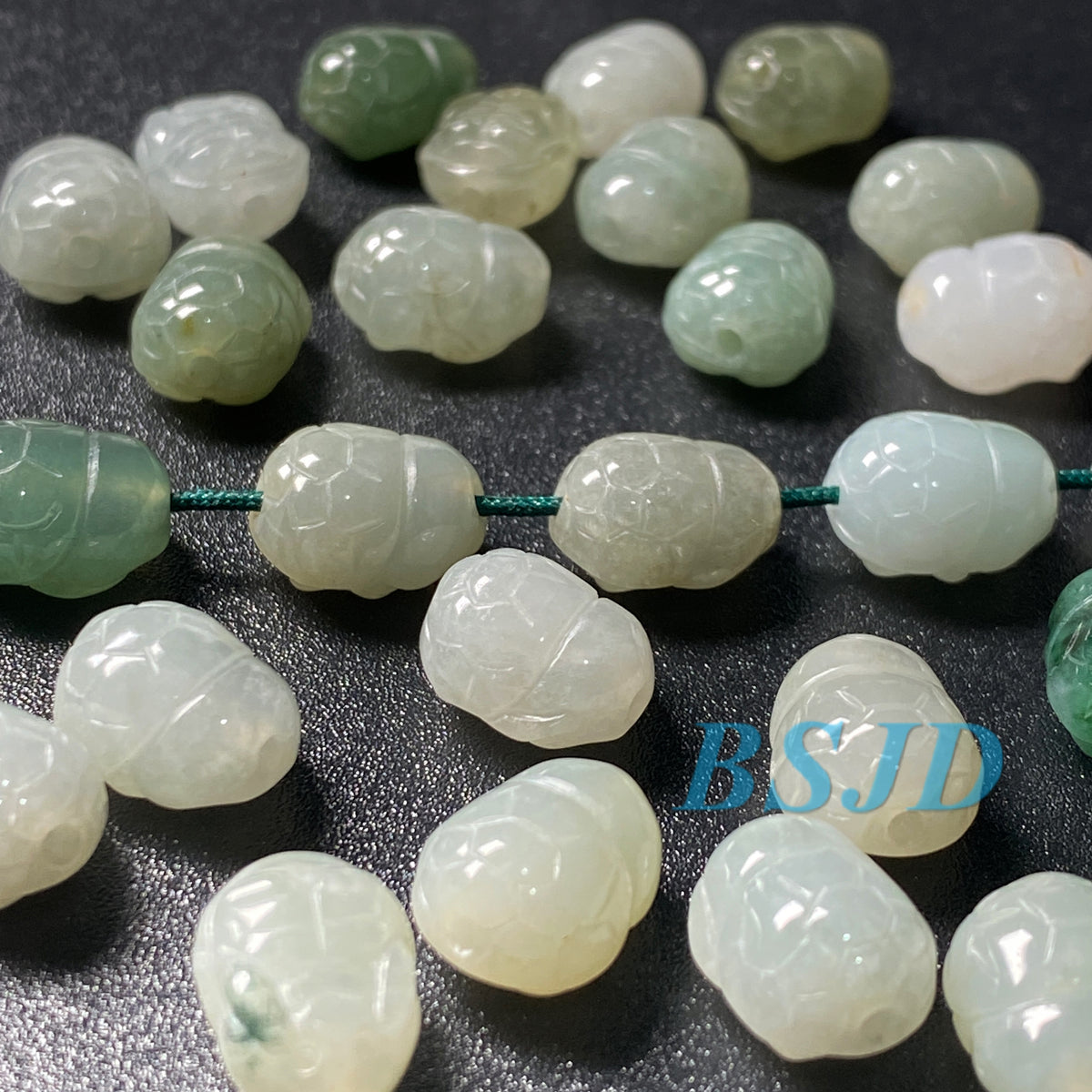 Große Lochperlen Natürlicher guatemaltekischer Jadeit Helldurchscheinende blaue Jade der Güteklasse A DIY-Ohrringe Perle Guatemala-Jade-Anhängerperle