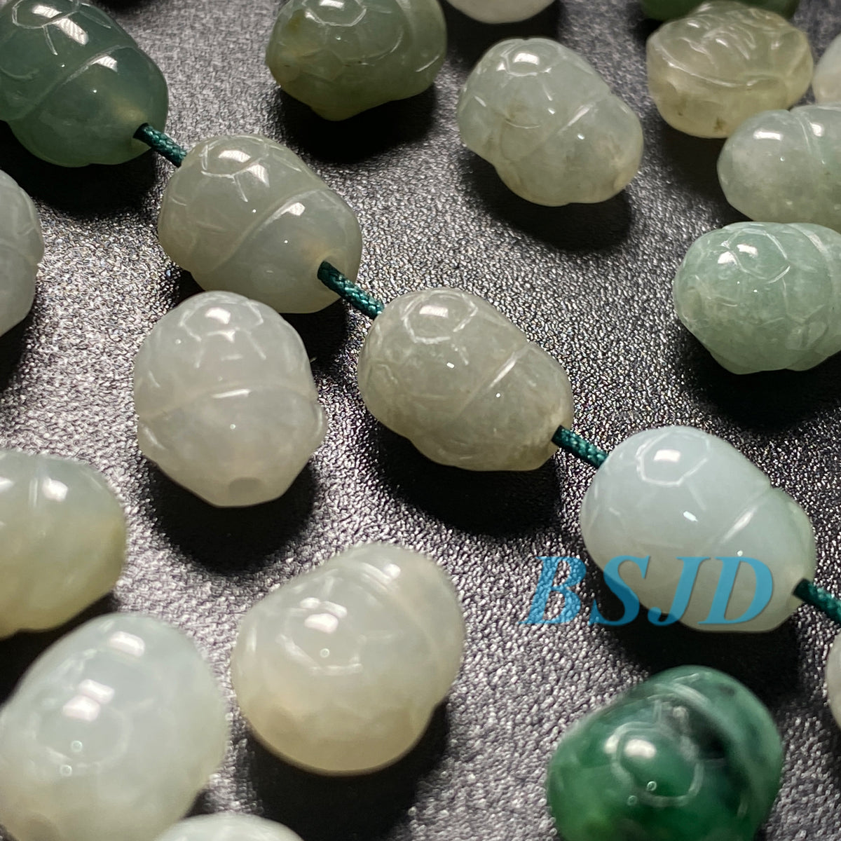 Große Lochperlen Natürlicher guatemaltekischer Jadeit Helldurchscheinende blaue Jade der Güteklasse A DIY-Ohrringe Perle Guatemala-Jade-Anhängerperle