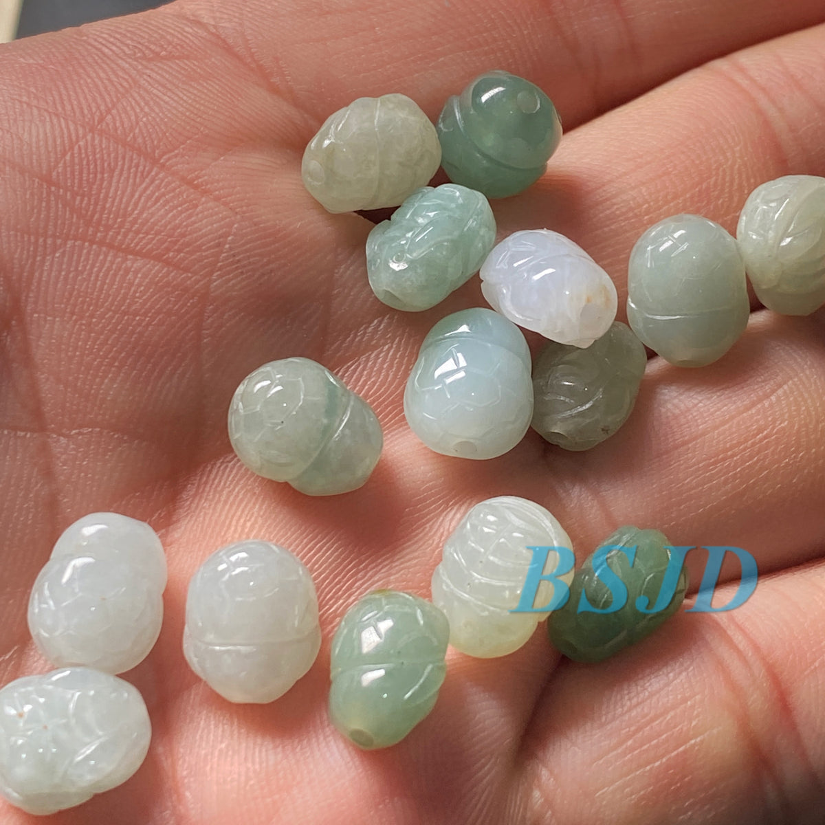 Große Lochperlen Natürlicher guatemaltekischer Jadeit Helldurchscheinende blaue Jade der Güteklasse A DIY-Ohrringe Perle Guatemala-Jade-Anhängerperle