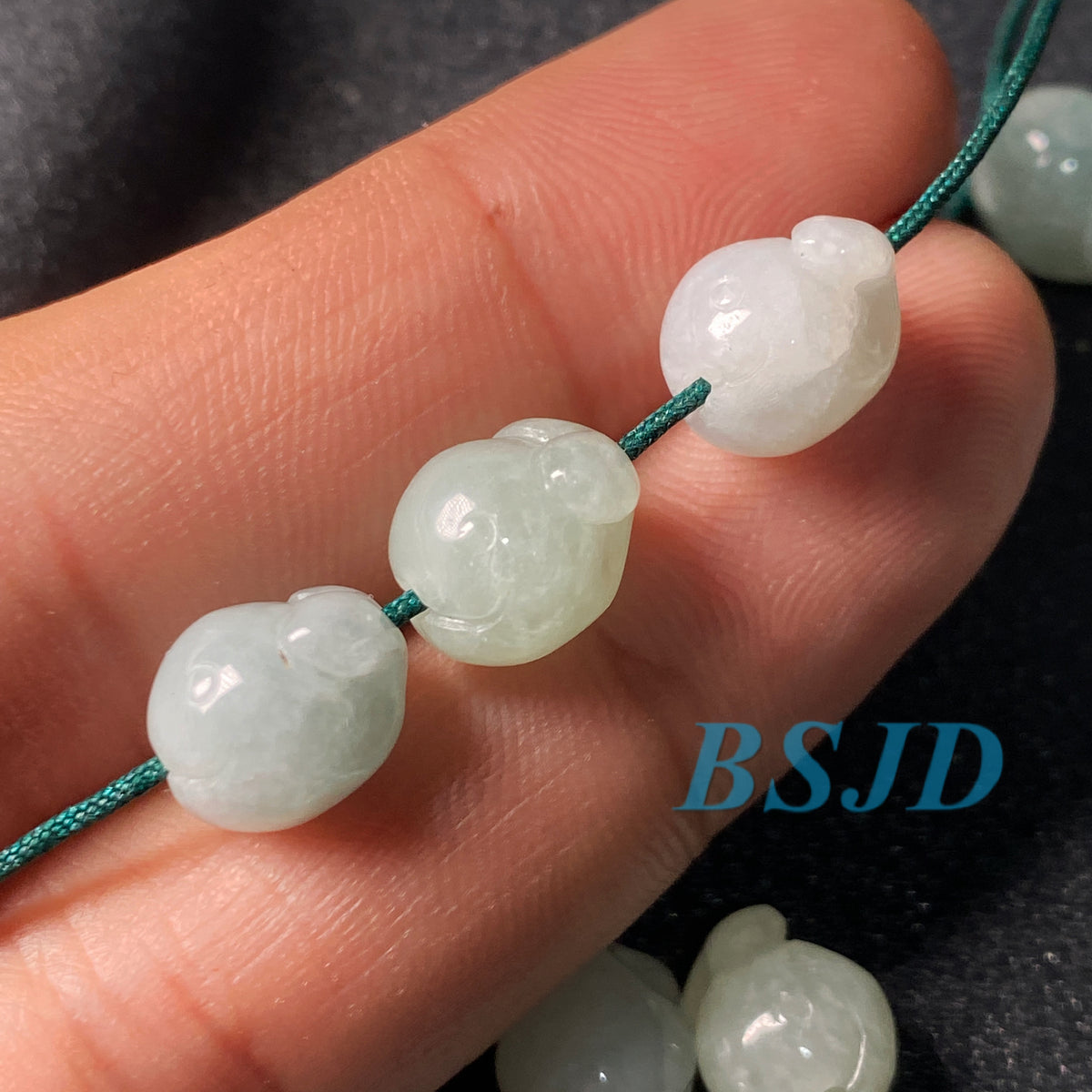Große Lochperlen Natürlicher guatemaltekischer Jadeit Helldurchscheinende blaue Jade der Güteklasse A DIY-Ohrringe Perle Guatemala-Jade-Anhängerperle