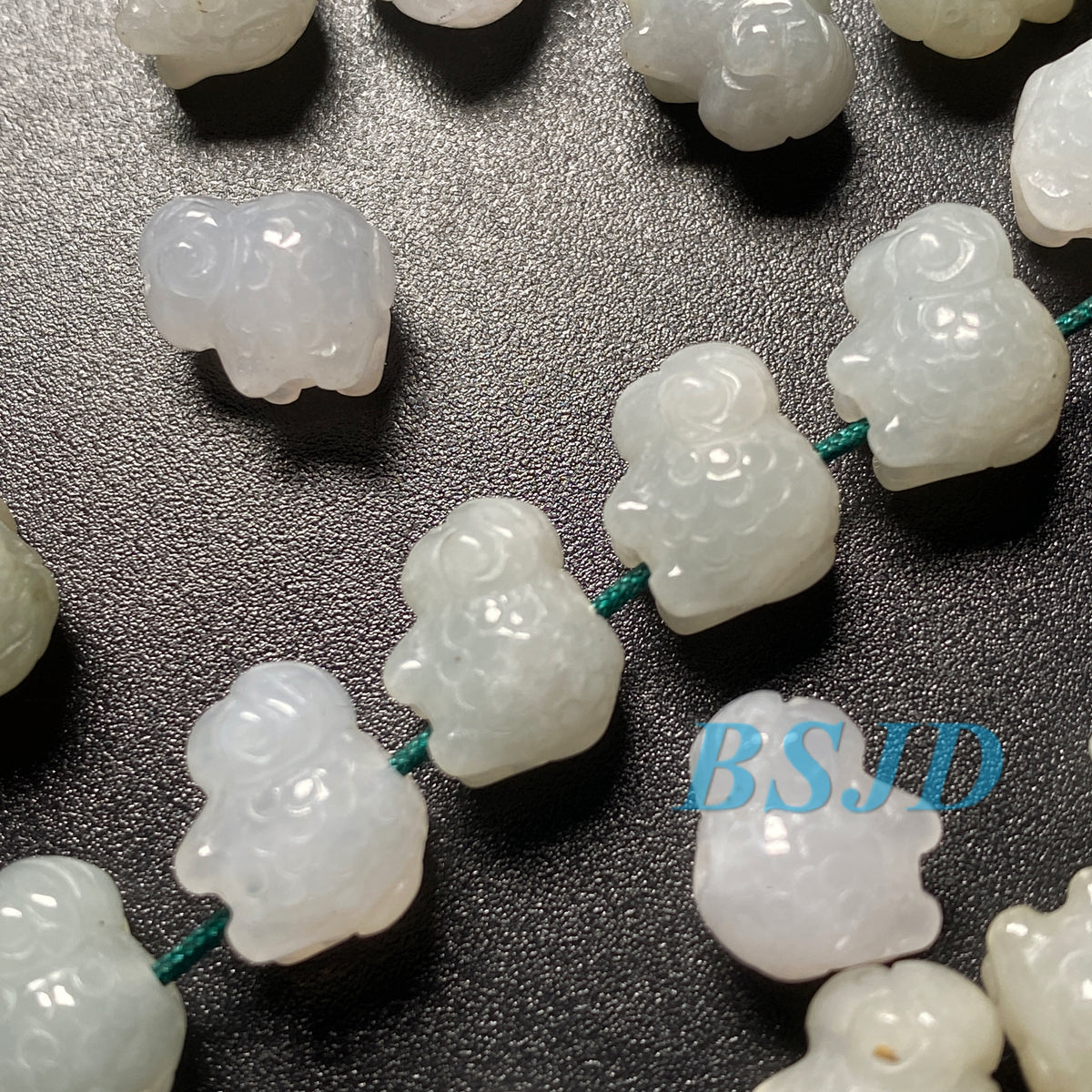 Große Lochperlen Natürlicher guatemaltekischer Jadeit Helldurchscheinende blaue Jade der Güteklasse A DIY-Ohrringe Perle Guatemala-Jade-Anhängerperle