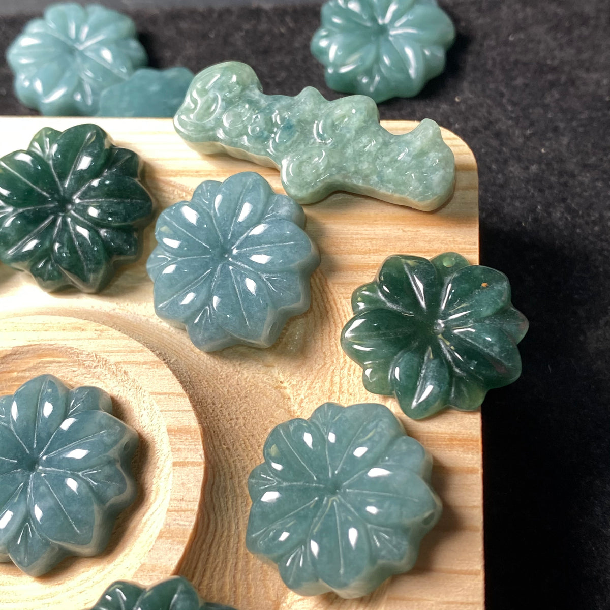 Große Lochperlen Natürlicher guatemaltekischer Jadeit Helldurchscheinende blaue Jade der Güteklasse A DIY-Ohrringe Perle Guatemala-Jade-Anhängerperle