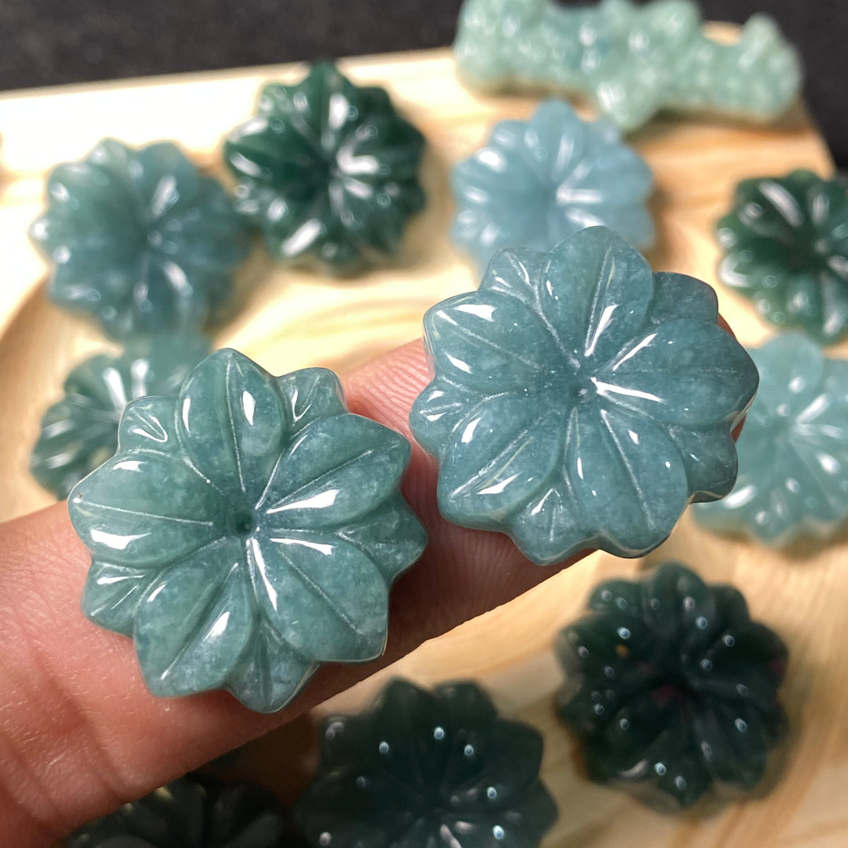 Große Lochperlen Natürlicher guatemaltekischer Jadeit Helldurchscheinende blaue Jade der Güteklasse A DIY-Ohrringe Perle Guatemala-Jade-Anhängerperle