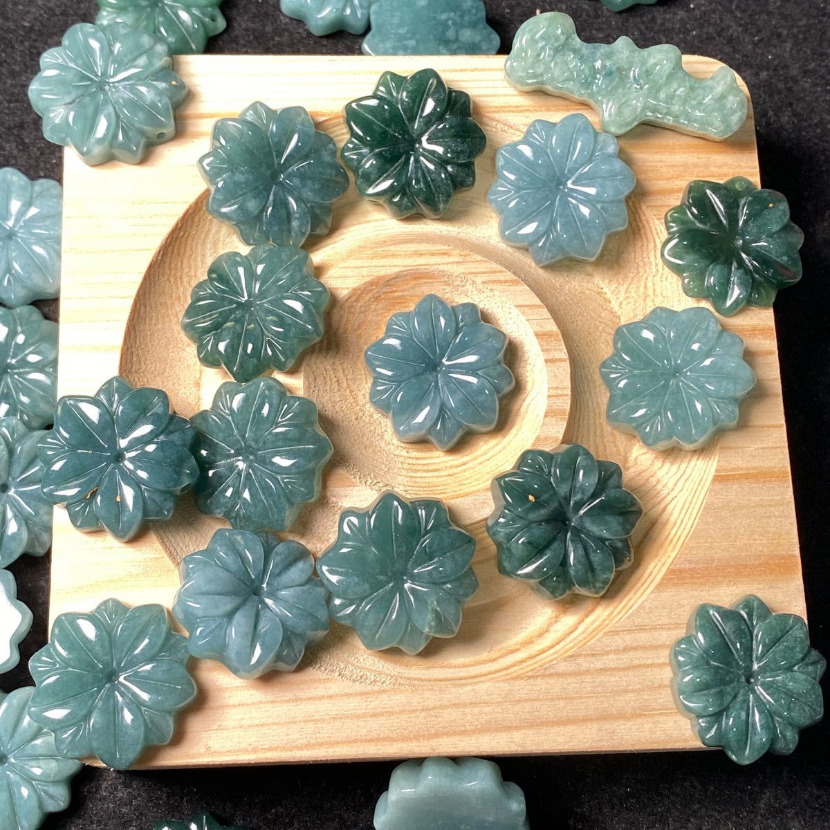 Große Lochperlen Natürlicher guatemaltekischer Jadeit Helldurchscheinende blaue Jade der Güteklasse A DIY-Ohrringe Perle Guatemala-Jade-Anhängerperle