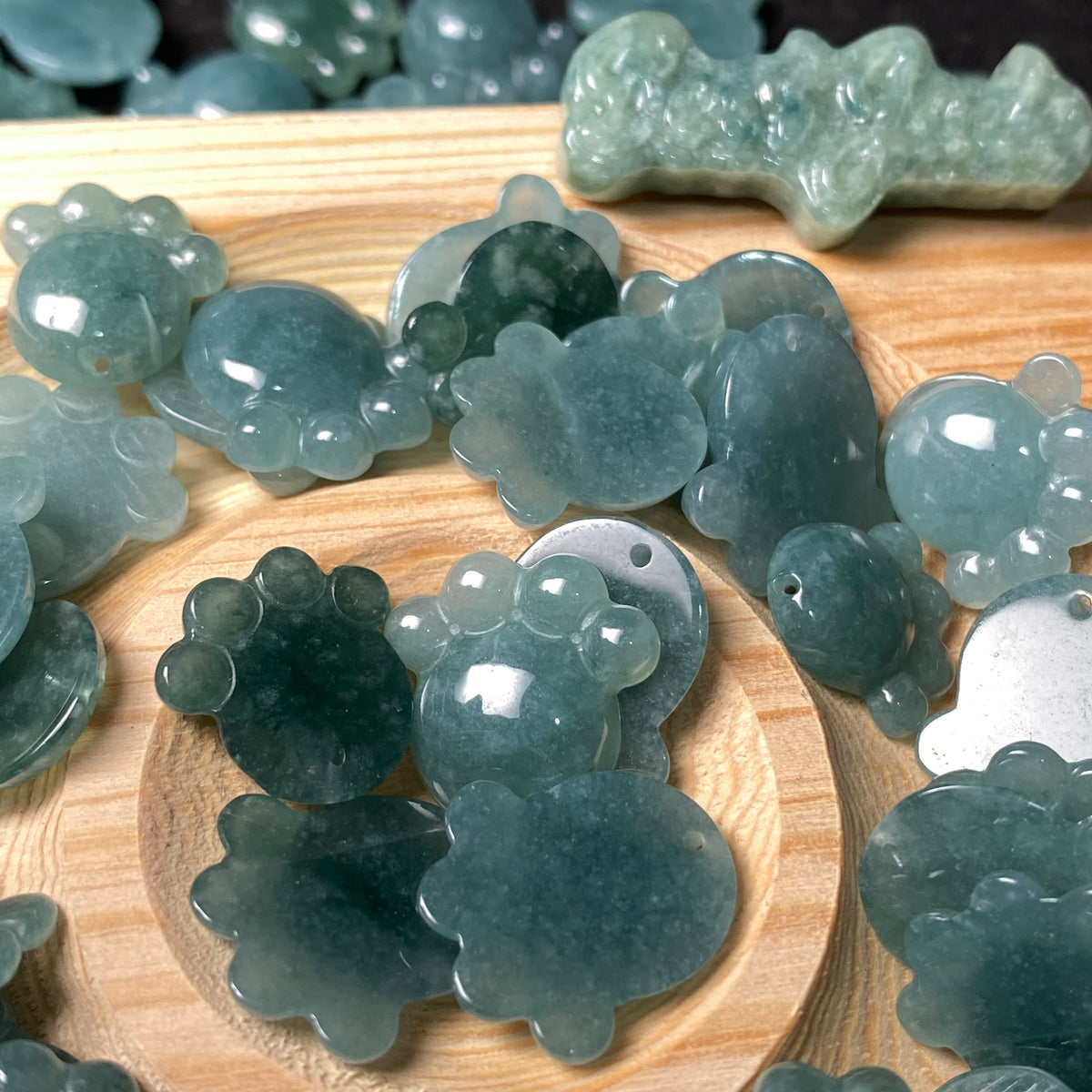 Große Lochperlen Natürlicher guatemaltekischer Jadeit Helldurchscheinende blaue Jade der Güteklasse A DIY-Ohrringe Perle Guatemala-Jade-Anhängerperle