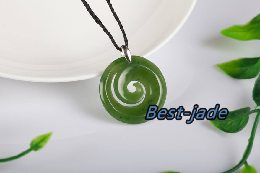 Apple Green Hei Toki Pendant Necklace NZ NEW ZEALAND Maori Style Bc Greenstone Nephrite jade Pounamu Black string  Safeness button nrp006