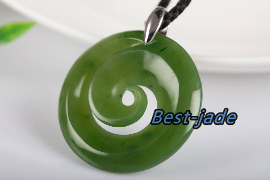 Apple Green Hei Toki Pendant Necklace NZ NEW ZEALAND Maori Style Bc Greenstone Nephrite jade Pounamu Black string  Safeness button nrp006