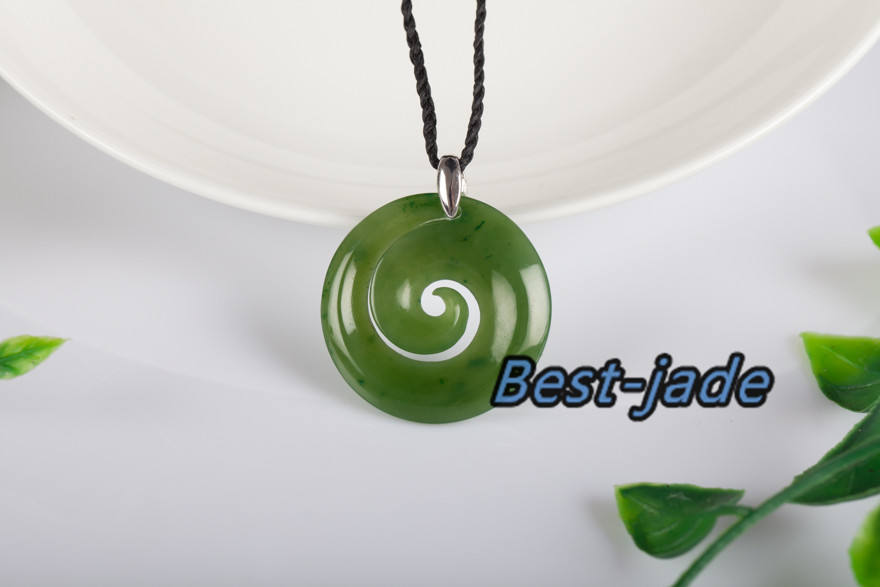 Apple Green Hei Toki Pendant Necklace NZ NEW ZEALAND Maori Style Bc Greenstone Nephrite jade Pounamu Black string  Safeness button nrp006