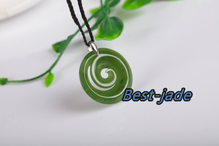 Apple Green Hei Toki Pendant Necklace NZ NEW ZEALAND Maori Style Bc Greenstone Nephrite jade Pounamu Black string  Safeness button nrp006