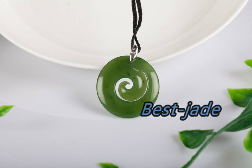 Apple Green Hei Toki Pendant Necklace NZ NEW ZEALAND Maori Style Bc Greenstone Nephrite jade Pounamu Black string  Safeness button nrp006