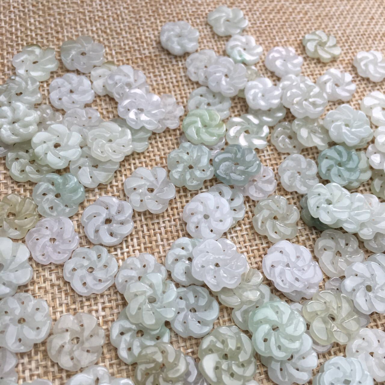 30Pcs 13mm Flower Shape Grade A Jade Burma jadeite Beads Perle Myanmar Jadeite DIY jade earrings , jade necklace , jade jewelry