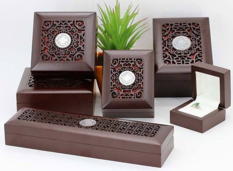 Solid wood Handmade Decorative Jewelry Box Keepsake Storage Necklace Gift Box Chinese style necklace pendant gemstone case