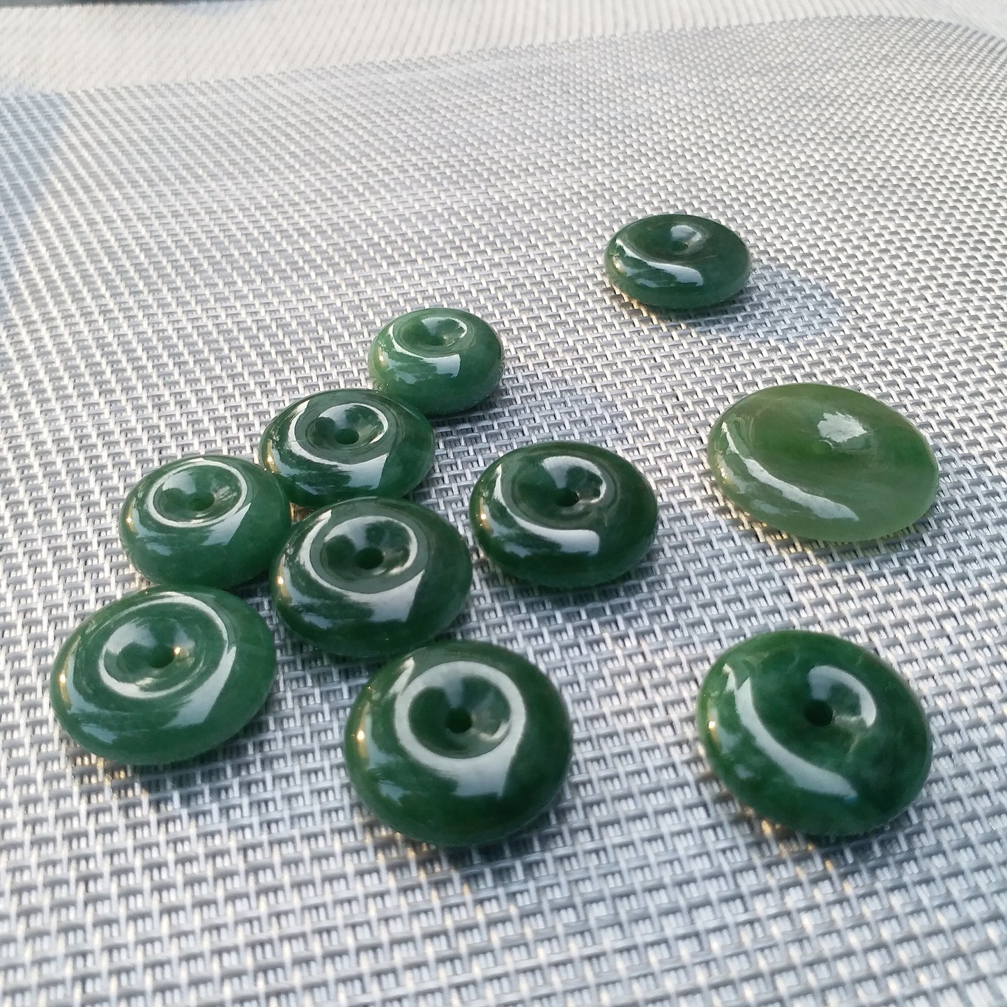 Donut shape Apple Green Small Pendant Necklace NZ  Maori Style Greenstone Nephrite jade Pounamu Flat Disc Donut bc greenstone