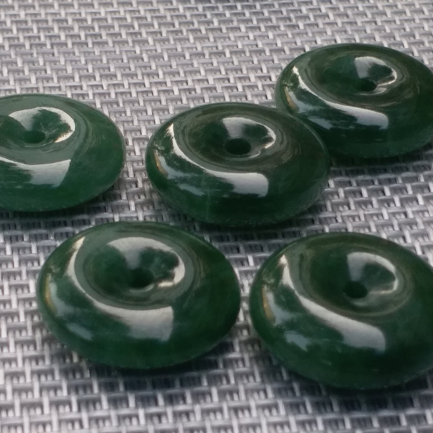 Donut shape Apple Green Small Pendant Necklace NZ  Maori Style Greenstone Nephrite jade Pounamu Flat Disc Donut bc greenstone