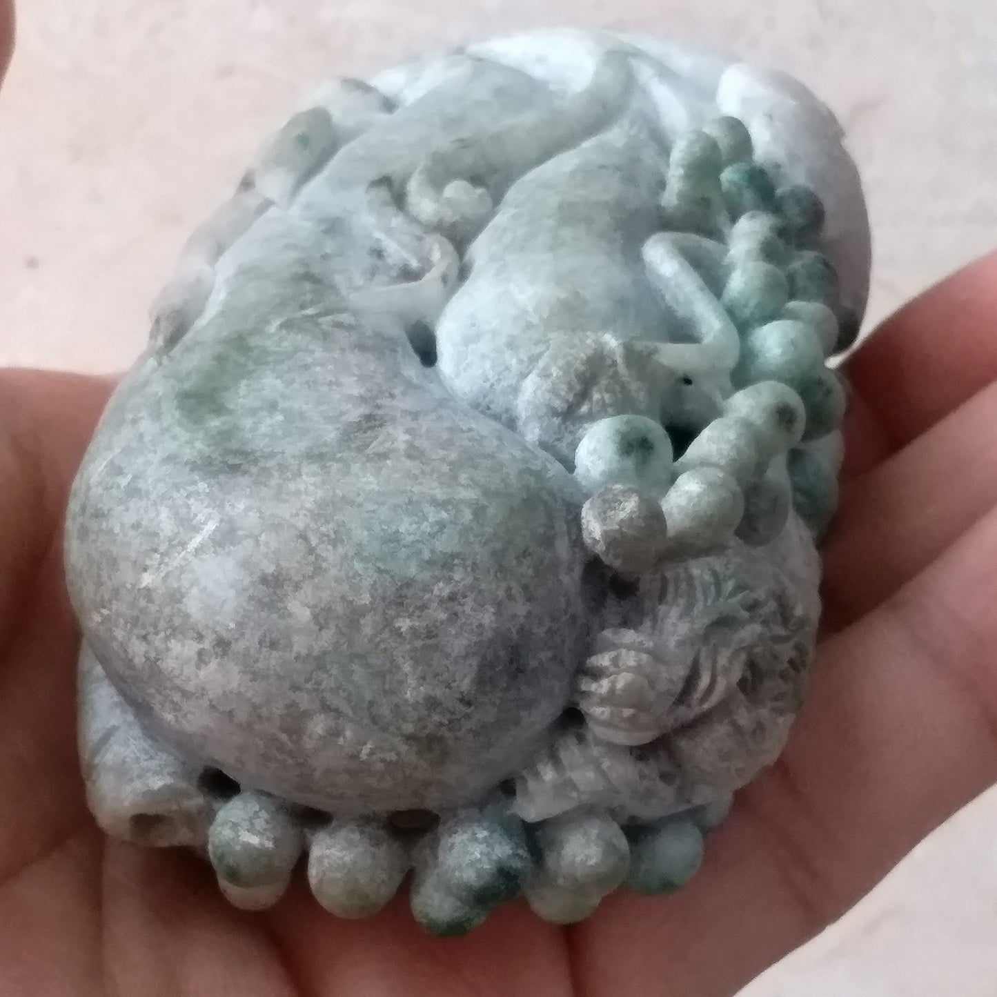 Hand Held Massage Jadeite Big pendant No polishing Hand craved Natural（Grade A）Green Burma jade BEADS Anhänger Gemstone Hanging A stone