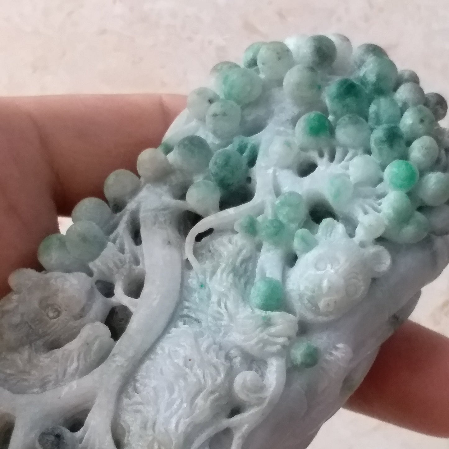 Hand Held Massage Jadeite Big pendant No polishing Hand craved Natural（Grade A）Green Burma jade BEADS Anhänger Gemstone Hanging A stone