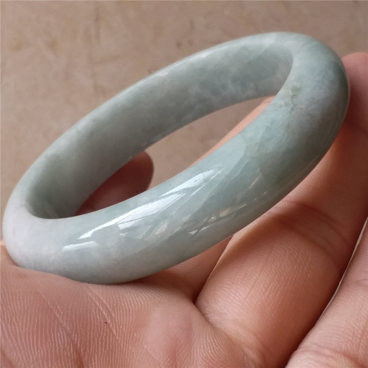 55,6 mm hellgrüner natürlicher Jade der Güteklasse A, handgeschnitztes Armband, Armreif, Damenkette, Jadeit, Typ A-Stein, Armreife